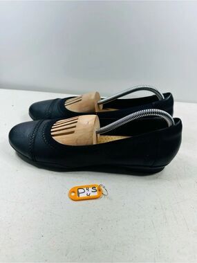 Clarks Womens Sara Bay Ballet Flat Size 10 Black Leather Slip On Shoe Cap Toe